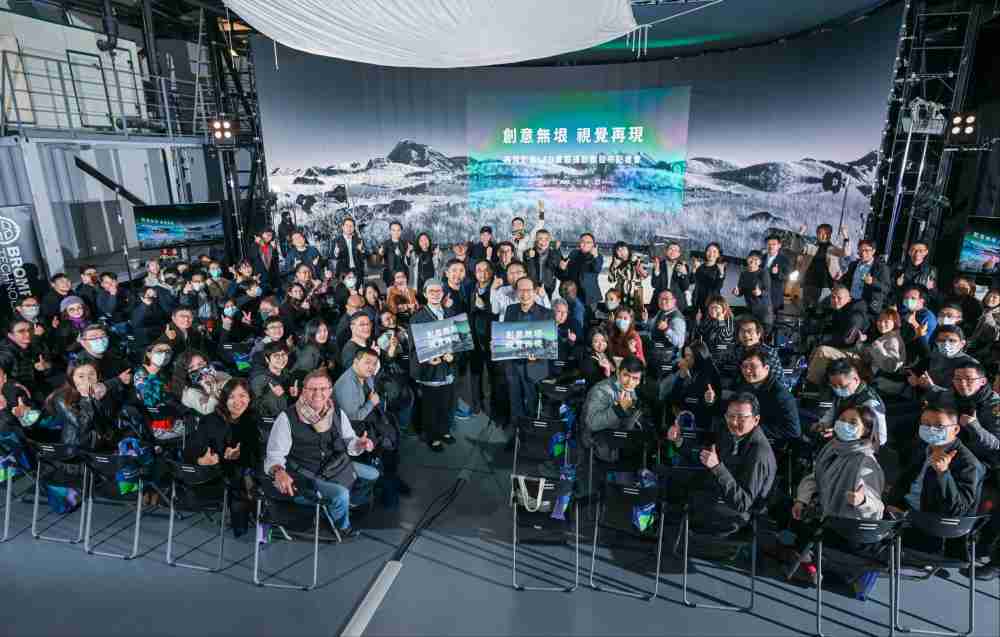 再现影像LED虚拟制作摄影棚整合拍摄场景、、内容制作、、、、技术指导到设备租借一站式服务，，，，可望提升LED虚拟制作的影视效能，，，进而产出更多高质量细致作品